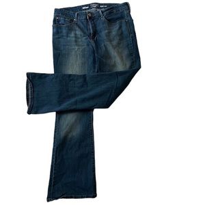 Signature Levi Total Shaping Bootcut Jeans size 32